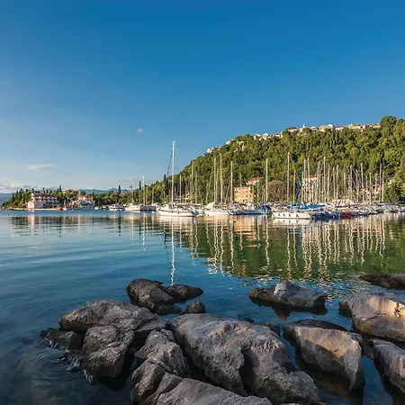 Lovely In Appartamento Omišalj