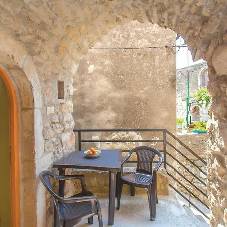 Lovely In 奥米沙利