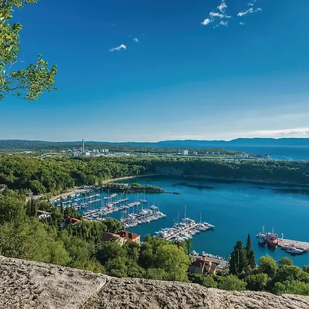 Lovely In * Omisalj